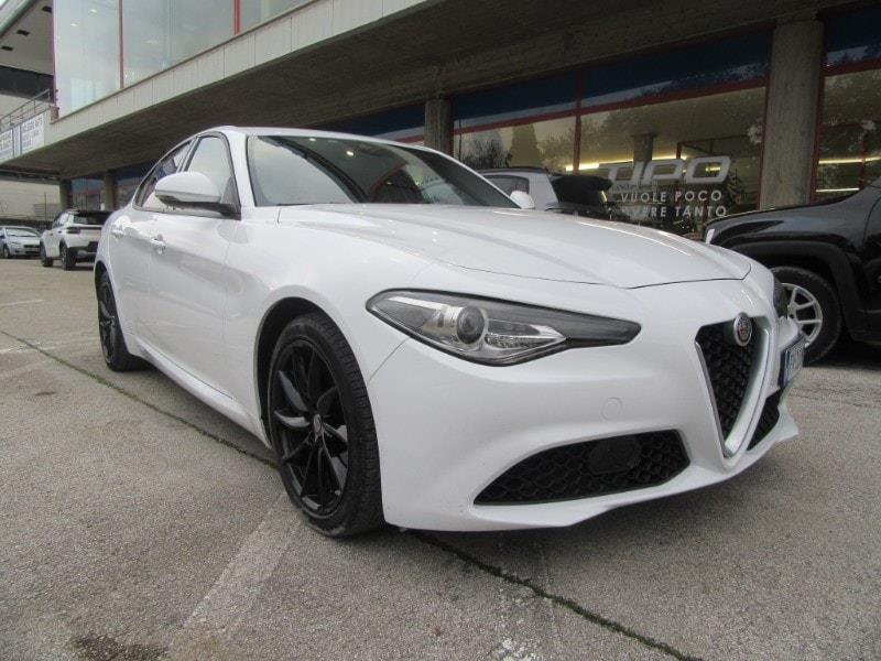 ALFA ROMEO Giulia (2016)